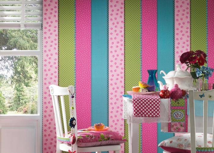 Дизайн интерьера детской комнаты для девочки в ярких цветах. Обои Nursery. 