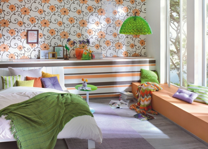 Дизайн красивой небольшой спальни с оранжевым декором. Обои Rasch. Коллекция Plaisir 2014