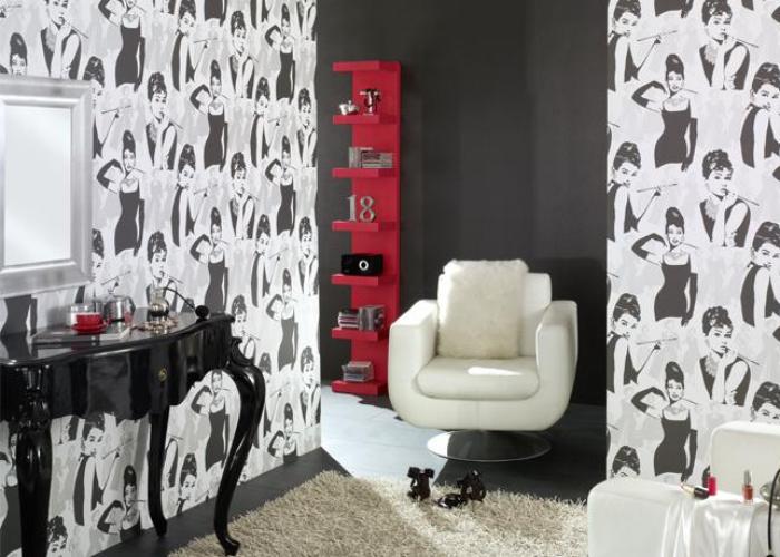 Дизайн интерьера модной гостиной в черно-белом цвете. Обои P+S. Ламинат Pergo