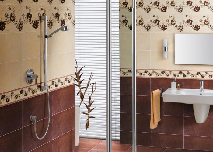 Дизайн красивой ванной комнаты в коричневом цвете с декором. Плитка для ванны Атем. Коллекция Andora