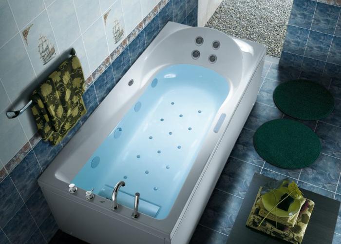Дизайн стильной ванной комнаты в голубом цвете. Плитка для ванной Атем. Коллекция Arena